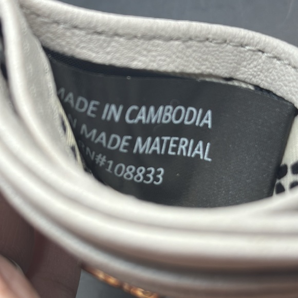 II.) Jessica Simpson Card Holder - Picture 3 of 6